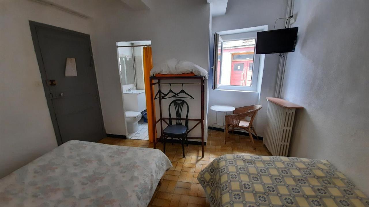 Du Hotel *
